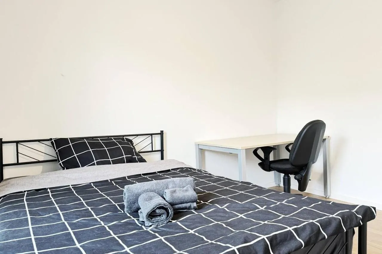 Holidayhome Apartments I Spacious 20Sqm Room In Berlin-Lichtenberg