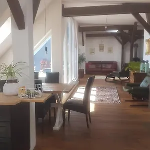 Apartment Helle Dachgeschosswohnung Für 8 Personen In Zentraler Lage, Berlin